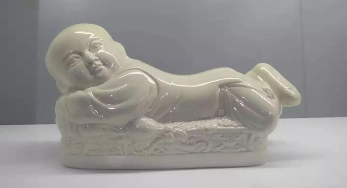 大宋定窯設計的定窯孩兒枕，與故宮博物院收藏的基本相似
